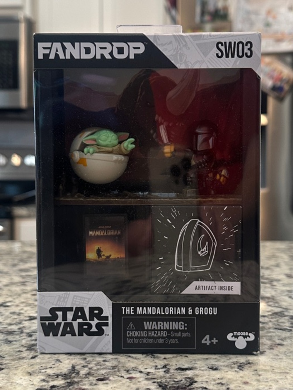 Star Wars The Mandalorian & Grogu Figure Playset - Black & Green